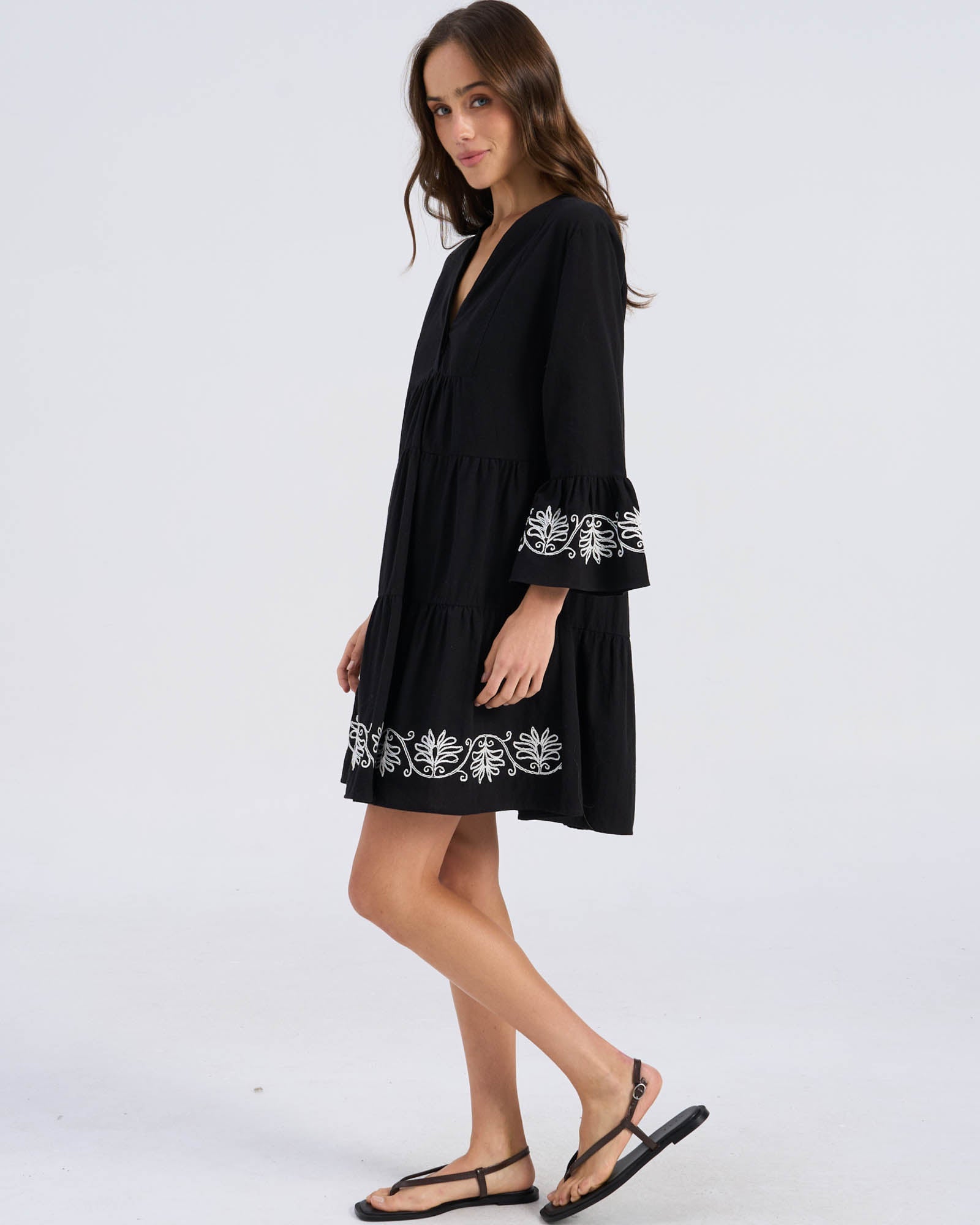 VMAMELIA EMBROIDERED MINI DRESS